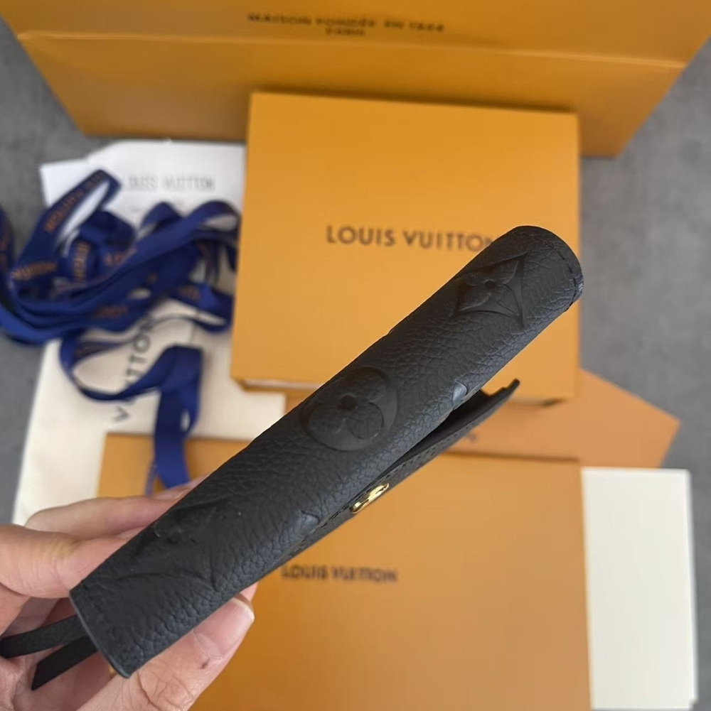 Louis Vuitton Victorine Wallet - Picture 10 of 11